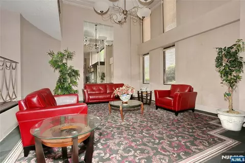 Living - 160 Overlook Ave #2D, Hackensack, NJ 07601 photo 1 of 5