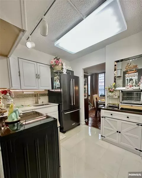 Kitchen - 160 Overlook Ave #2D, Hackensack, NJ 07601 photo 2 of 3