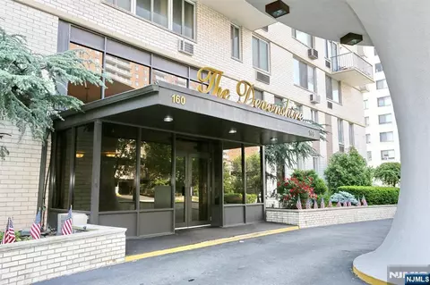 Exterior - 160 Overlook Ave #2D, Hackensack, NJ 07601 photo 1 of 4