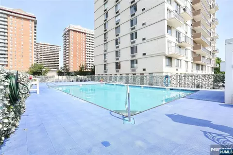Exterior - 160 Overlook Ave #2D, Hackensack, NJ 07601 photo 3 of 4