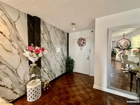 Entry Way - 160 Overlook Ave #2D, Hackensack, NJ 07601 photo 2 of 3