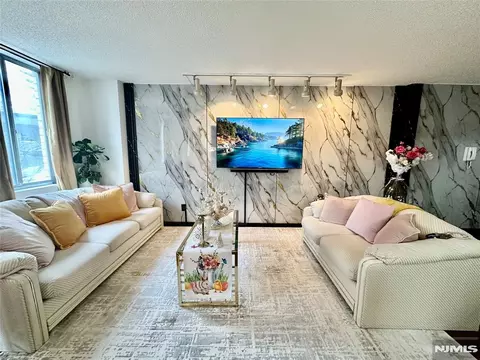 Living - 160 Overlook Ave #2D, Hackensack, NJ 07601 photo 3 of 5