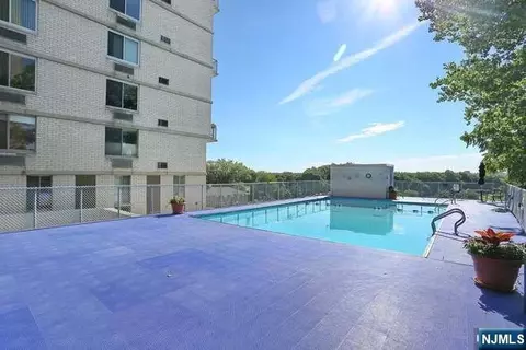 Exterior - 160 Overlook Ave #2D, Hackensack, NJ 07601 photo 5 of 5