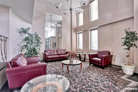 Living - 160 Overlook Ave #2D, Hackensack, NJ 07601 photo 1 of 5