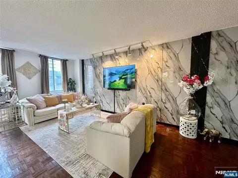 Living - 160 Overlook Ave #2D, Hackensack, NJ 07601 photo 3 of 5