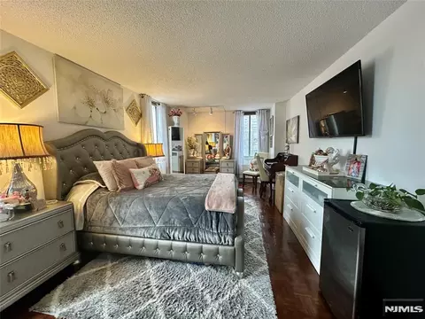 Bedroom - 160 Overlook Ave #2D, Hackensack, NJ 07601 photo 1 of 2