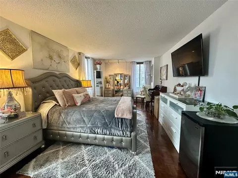 Bedroom - 160 Overlook Ave #2D, Hackensack, NJ 07601 photo 1 of 2