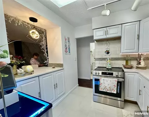 Kitchen - 160 Overlook Ave #2D, Hackensack, NJ 07601 photo 1 of 3