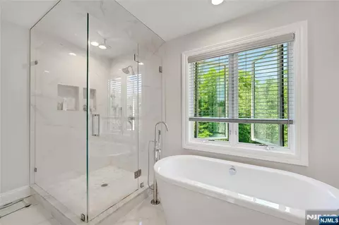 Bath - 697 Terrace Dr, Paramus, NJ 07652 photo 3 of 3