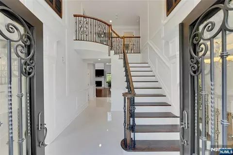 Entry Way - 697 Terrace Dr, Paramus, NJ 07652 photo 3 of 7