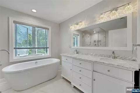 Bath - 697 Terrace Dr, Paramus, NJ 07652 photo 2 of 3