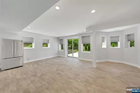 Living - 697 Terrace Dr, Paramus, NJ 07652 photo 2 of 2