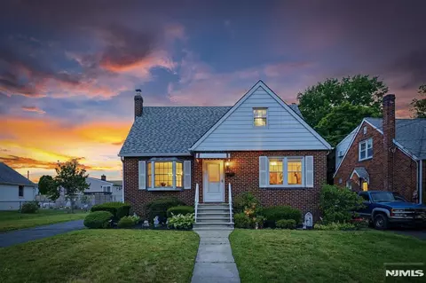 653 7th St, Lyndhurst, NJ 07071