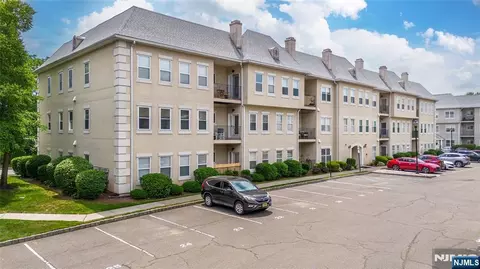 308 Brittany #308, Wayne, NJ 07470