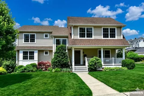 121 Vreeland Ave, Midland Park, NJ 07432