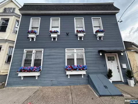 705 15th St, Newark, NJ 07103