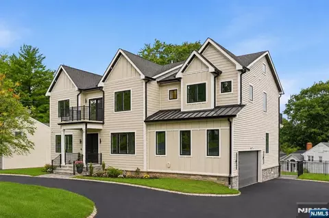 12 Tilden Ct, Livingston, NJ 07039