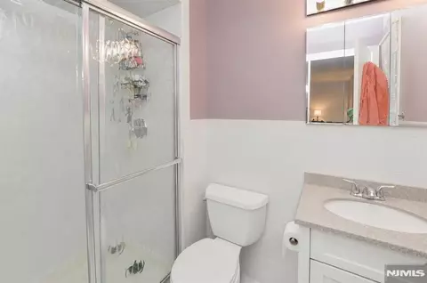 Bath - 85 Primrose Ln # B, Paramus, NJ 07652 photo 2 of 3