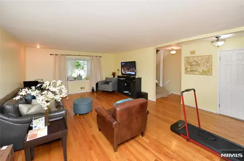 Living - 85 Primrose Ln # B, Paramus, NJ 07652 photo 1 of 1