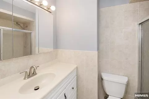 Bath - 85 Primrose Ln # B, Paramus, NJ 07652 photo 1 of 3