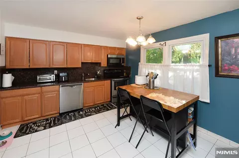 Kitchen - 85 Primrose Ln # B, Paramus, NJ 07652 photo 1 of 1