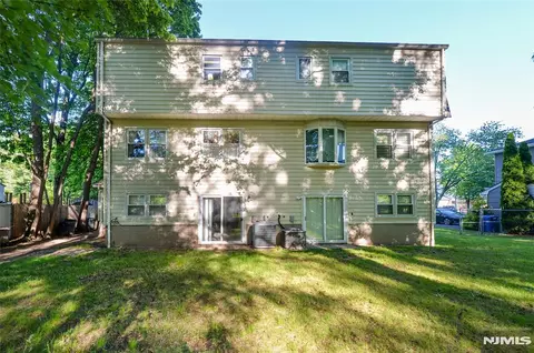 Exterior - 85 Primrose Ln # B, Paramus, NJ 07652 photo 2 of 3