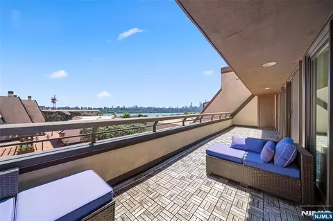 300 Gorge Rd #62, Cliffside Park, NJ 07010