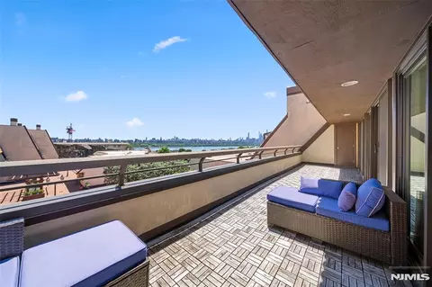 300 Gorge Rd #62, Cliffside Park, NJ 07010