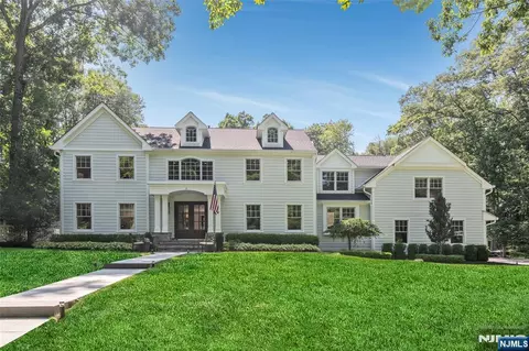 6 Butternut Rd, Allendale, NJ 07401