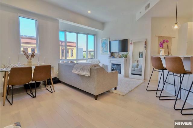 332 Newark Ave #4A, Jersey City, NJ 07302