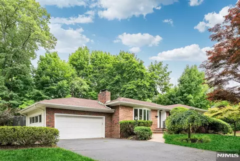 327 Hil Ray Ave, Wyckoff, NJ 07481