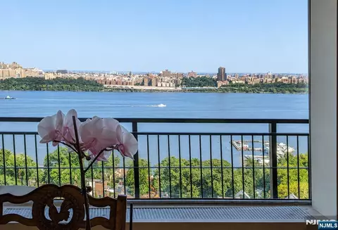 4 Horizon #1022, Fort Lee, NJ 07024
