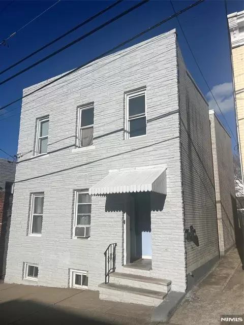 61 Spring St, Lodi, NJ 07644