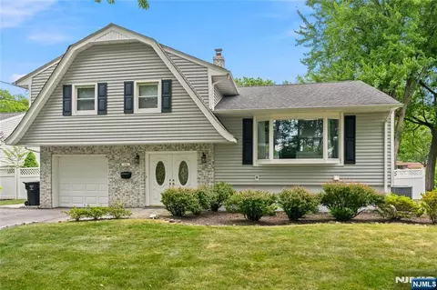 Exterior - 290 Mchenry Dr, Paramus, NJ 07652 photo 2 of 6