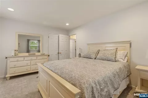Bedroom - 290 Mchenry Dr, Paramus, NJ 07652 photo 4 of 5