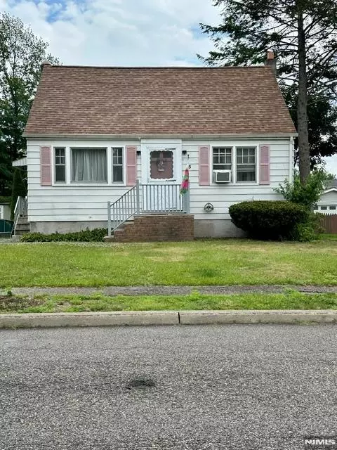 5 Roy Ave, Bloomingdale, NJ 07403