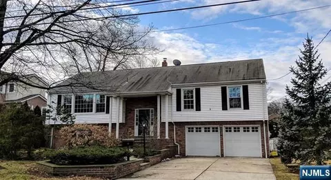18 Van Wagoner Dr, Englewood Cliffs, NJ 07632