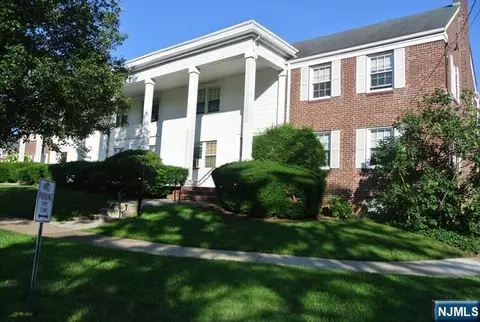 4 Elmwood Ct # B, Elmwood Park, NJ 07407