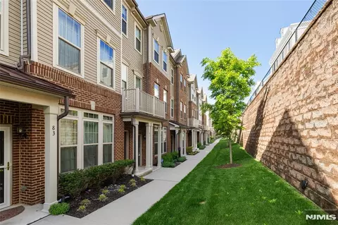 81 Arnold Dr, Wood Ridge, NJ 07075