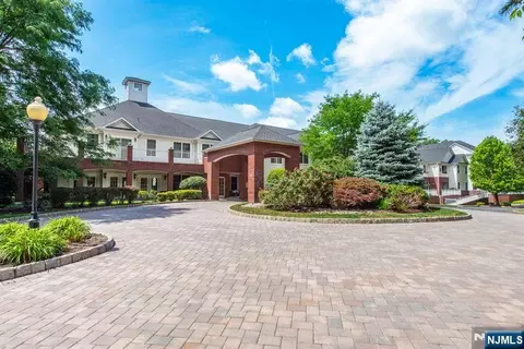 100 Ridgewood Rd #207, Township Of Washington, NJ 07676