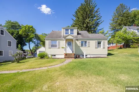 719 Godwin Ave, Midland Park, NJ 07432