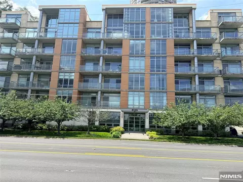 8125 River Rd #C3, North Bergen, NJ 07047