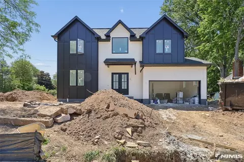 70 Carleton Rd, Cresskill, NJ 07626