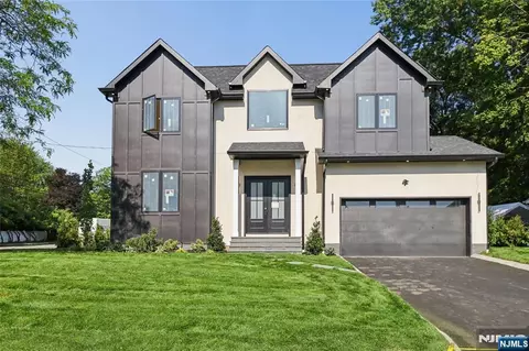 70 Carleton Ter, Cresskill, NJ 07626