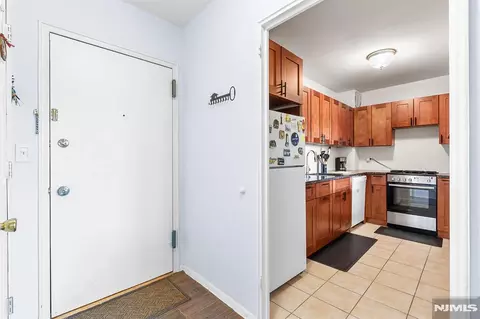 Entry Way - 25 Grand Ave #5D, Hackensack, NJ 07601 photo 3 of 4