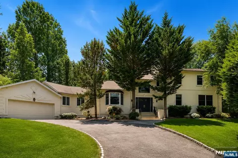 218 Irving Ave, Closter, NJ 07624