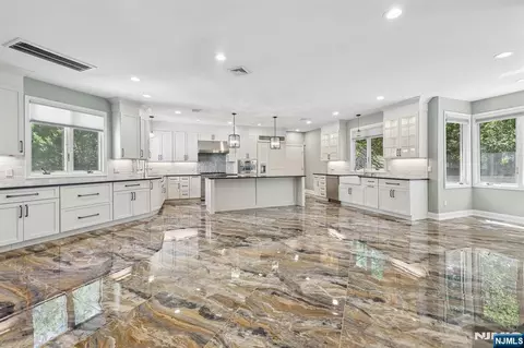 218 Irving Ave, Closter, NJ 07624
