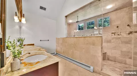 Bath - 26 Devonshire Rd, Cresskill, NJ 07626 photo 2 of 3