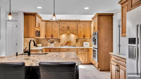 Kitchen - 26 Devonshire Rd, Cresskill, NJ 07626 photo 5 of 6