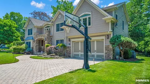 Exterior - 26 Devonshire Rd, Cresskill, NJ 07626 photo 5 of 5
